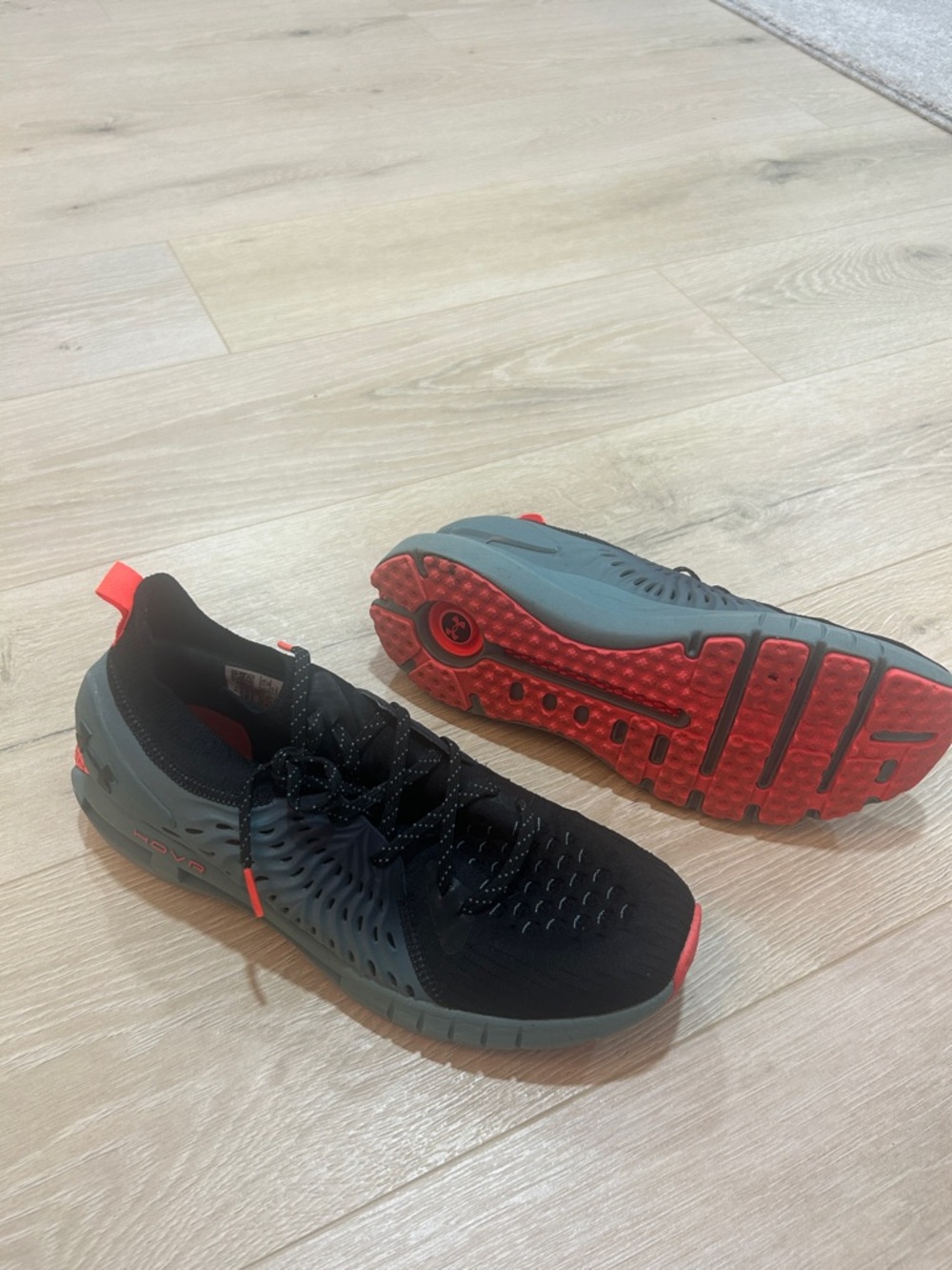 Under Armour Men's Black and Red Athletic Training Shoes